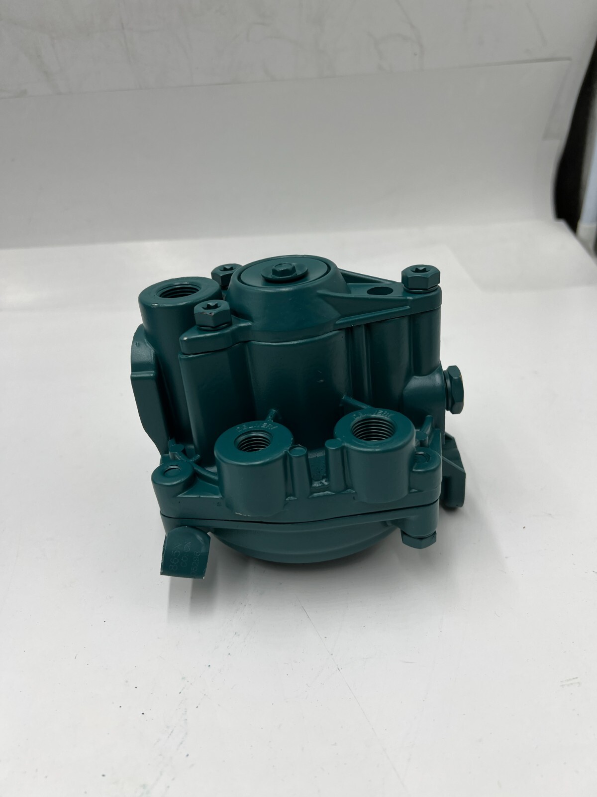 Haldex 281865X Emergency Relay Valve Supply 1 @ 3/8″ , 1 @ 3/4″ Replacement
