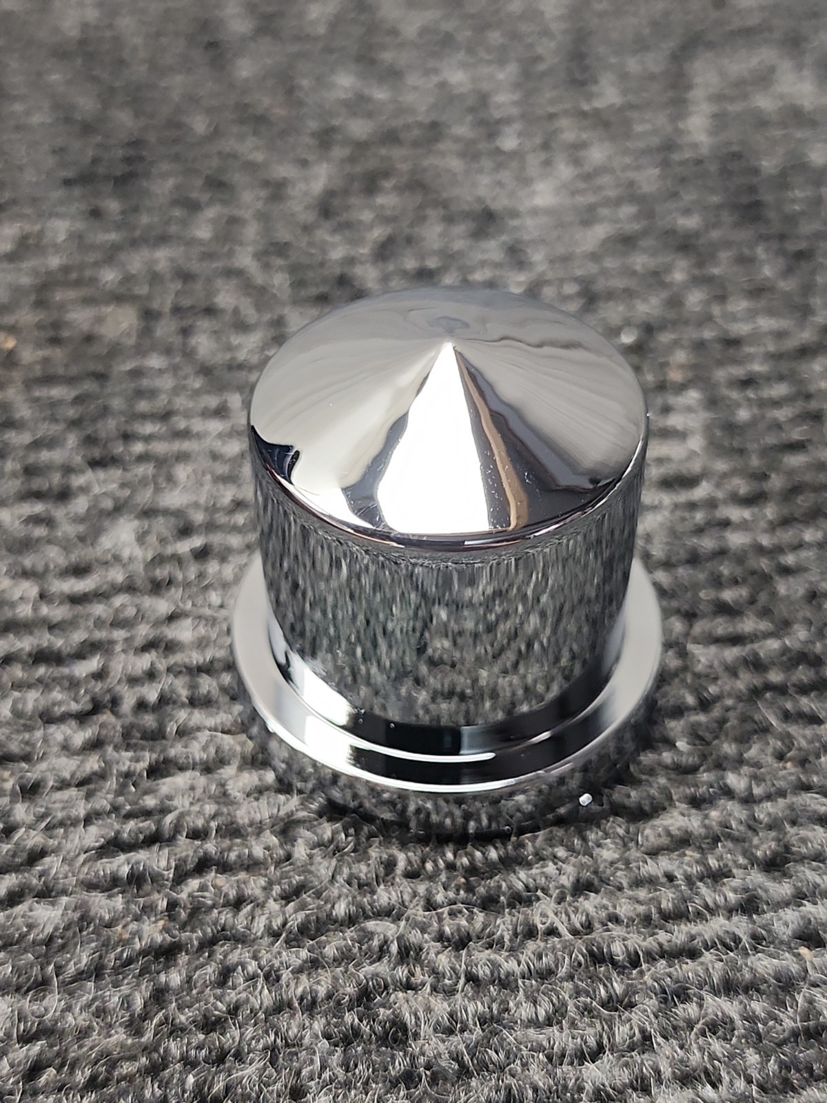 United Pacific 10090P Wheel Lug Nut Cover Set 15/16″ X 1.5″, Chrome, Plastic, Po