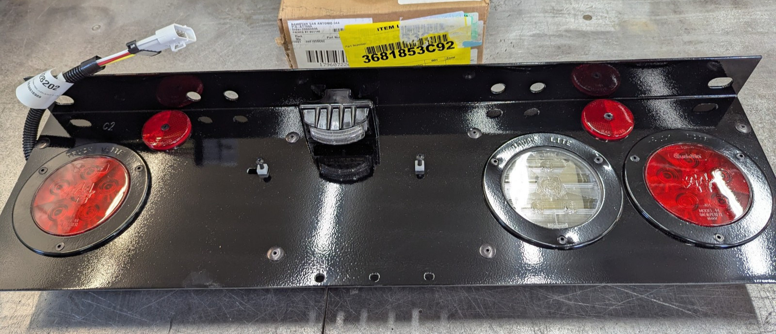 3681853C92 International Tail Light Bar Panel LED TRUCK-LITE 40907 Super 44 Lamp