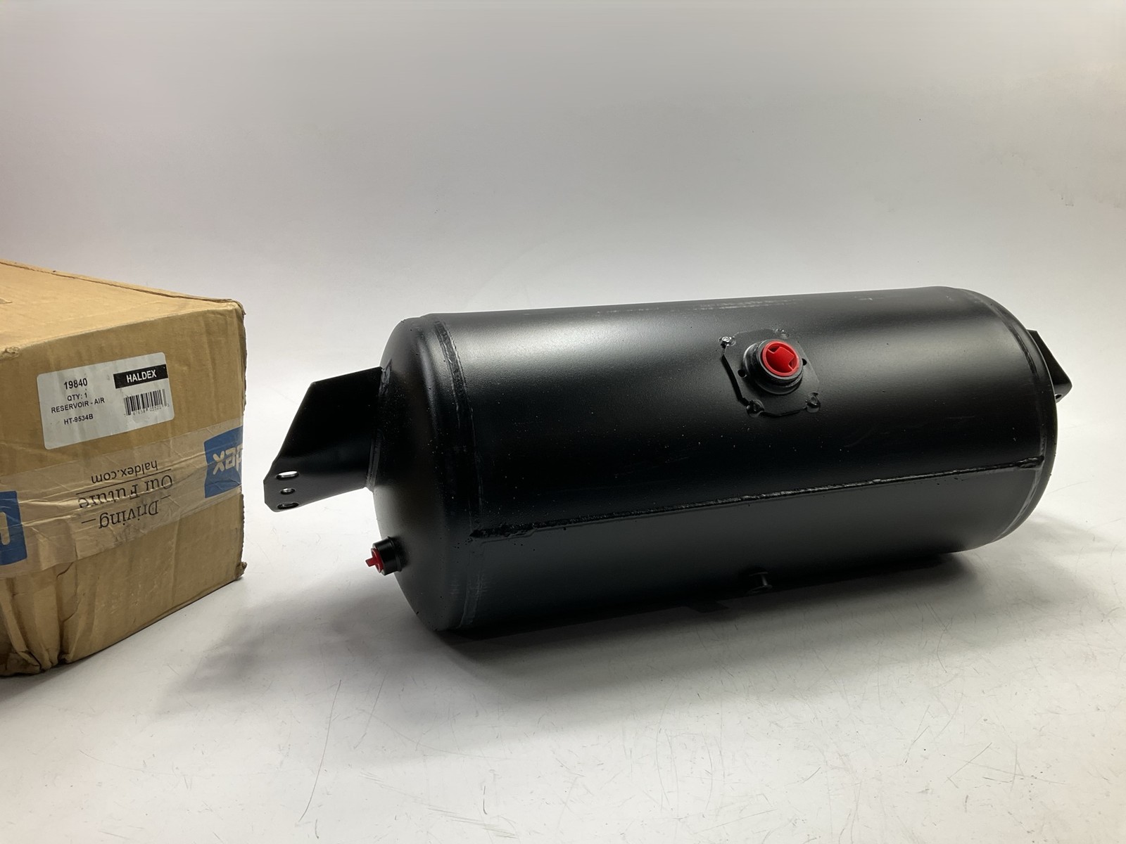 Haldex 19840 Saddle-Mounted Air Brake Tank Reservoir 1490 Cubic Inch