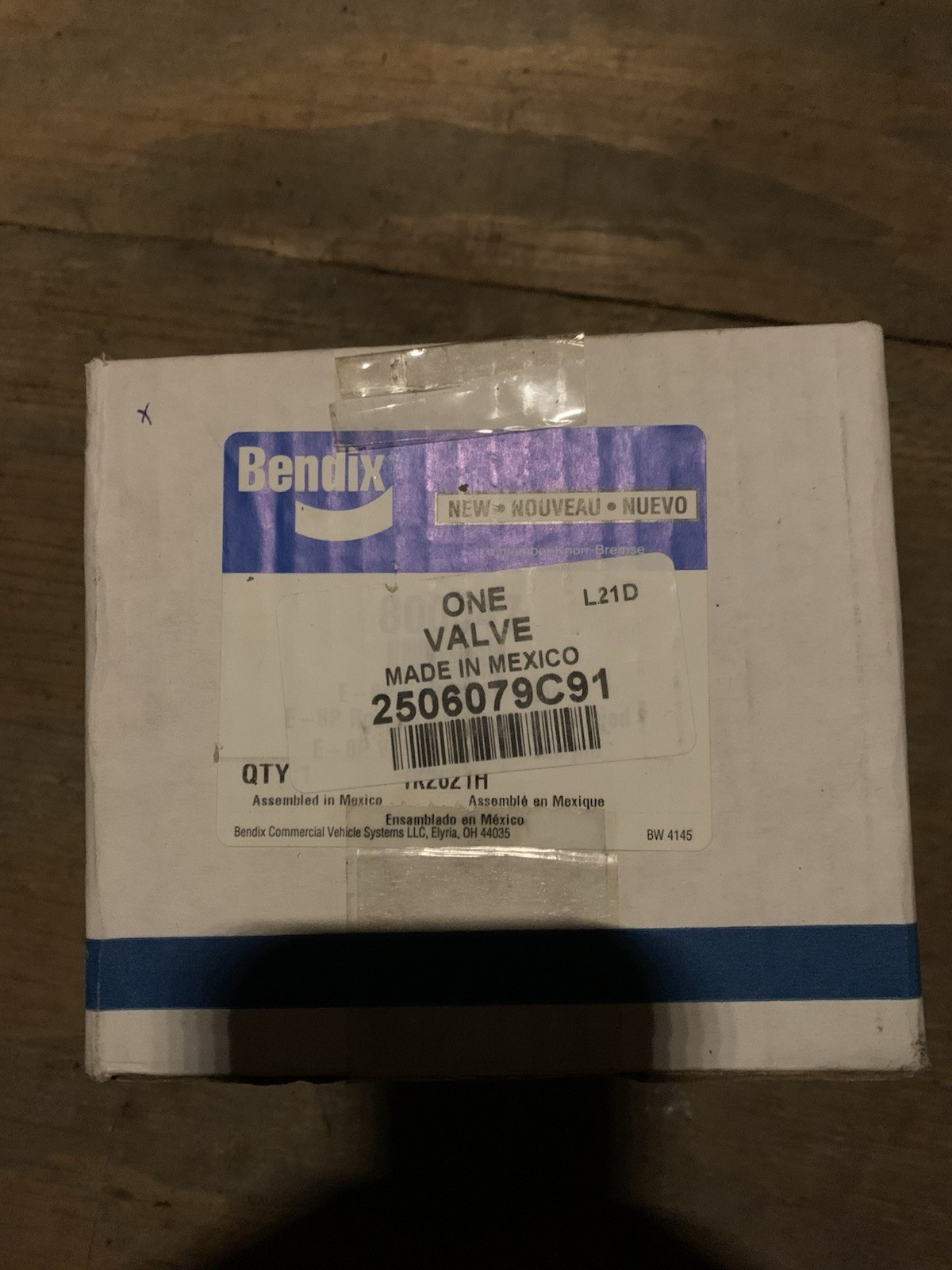 2506079C91 Genuine OEM International Brake Valve Bendix E-8P Bendix 800647