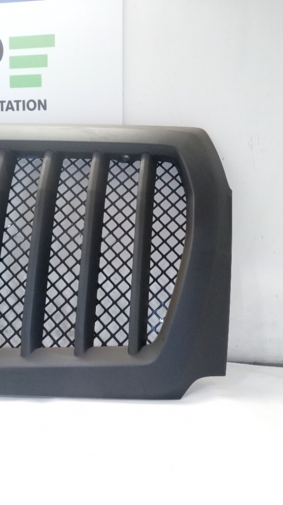4083298C94 Navistar Grille Assembly W/ Bug Screen, Molded In Color 4083298C93 CV