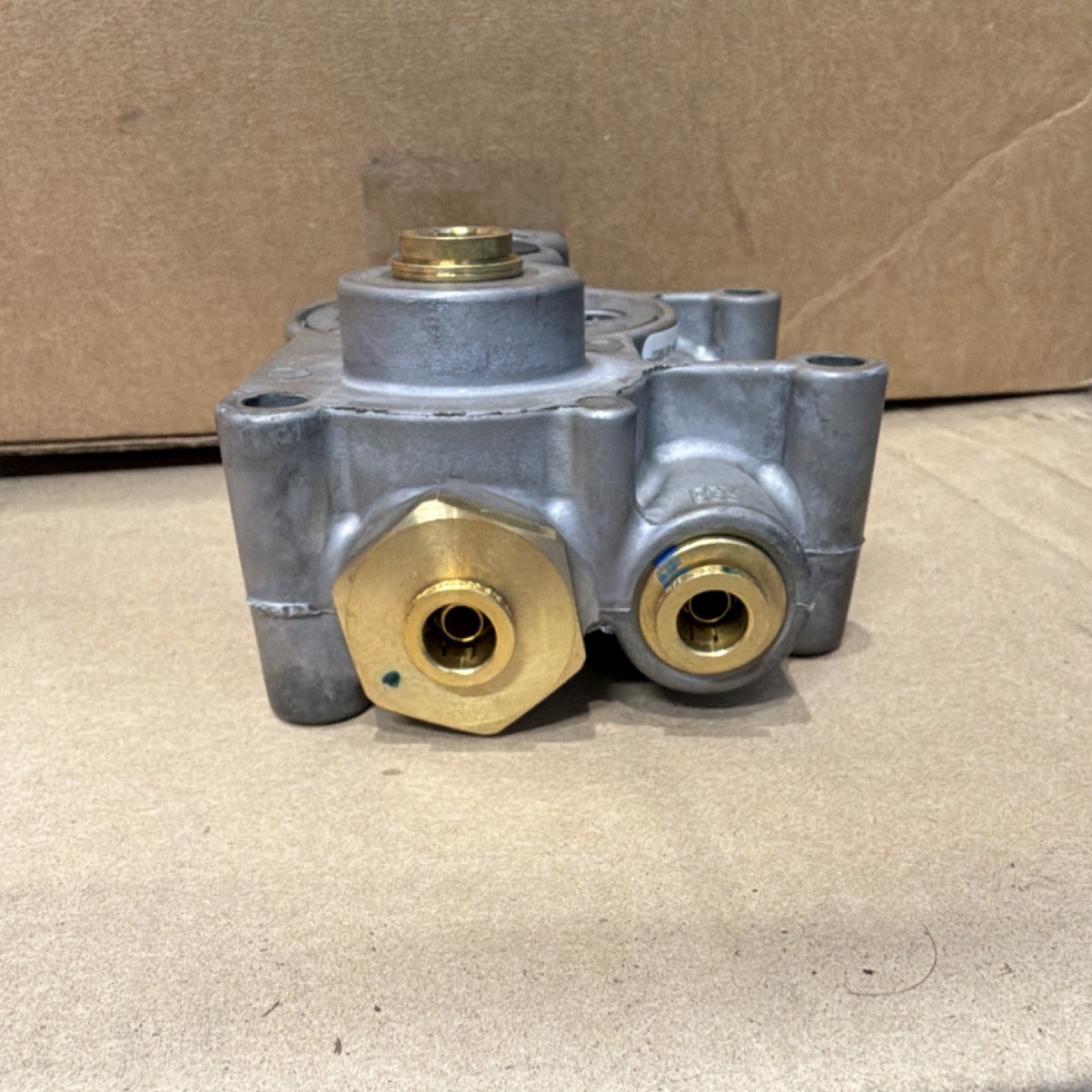 Bendix 5.9″ TP-5 Tractor Protection Valve 802926 5016833 5006728