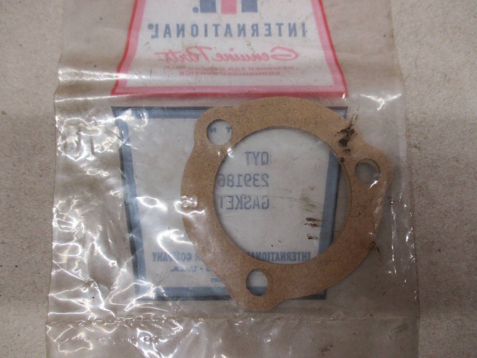 INTERNATIONAL 239186R1 GASKET 3 PIECES IN BAG OEM TRUCK PARTS DT466 NOS