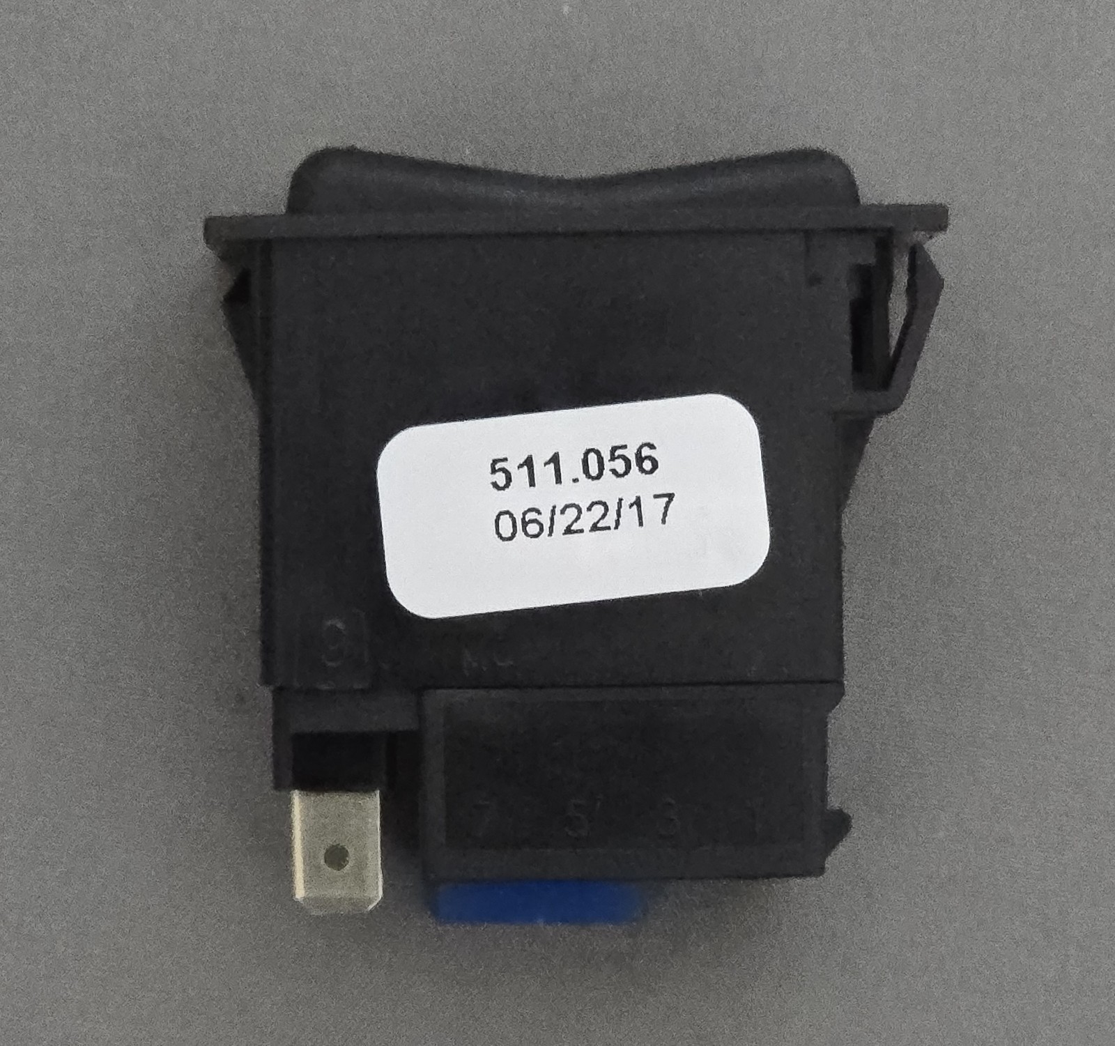 511056 511.056 511-056 Momentary 6 Spade Rocker Panel Switch SWF Brand New