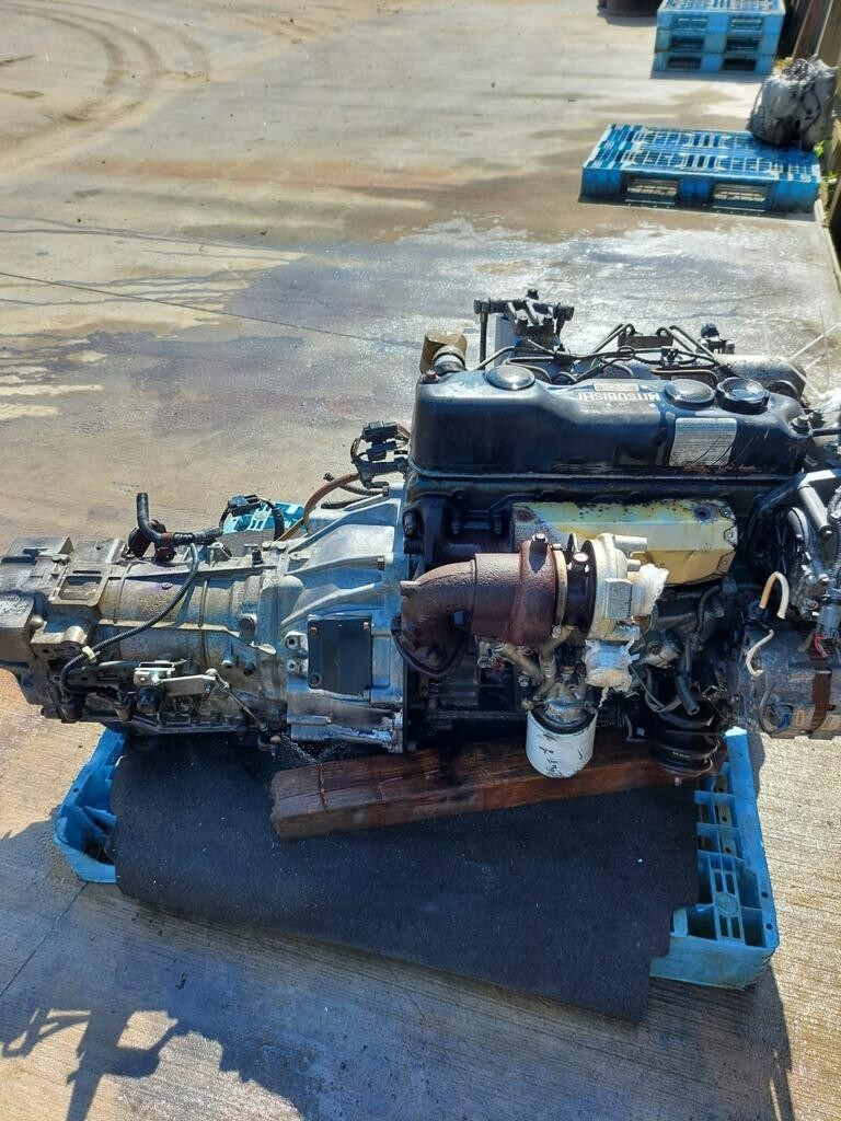 **REAR DRIVE SHAFT, 3 PIECES** MITSUBISHI FUSO 2017 FEC52S 3,0L DIESEL AT