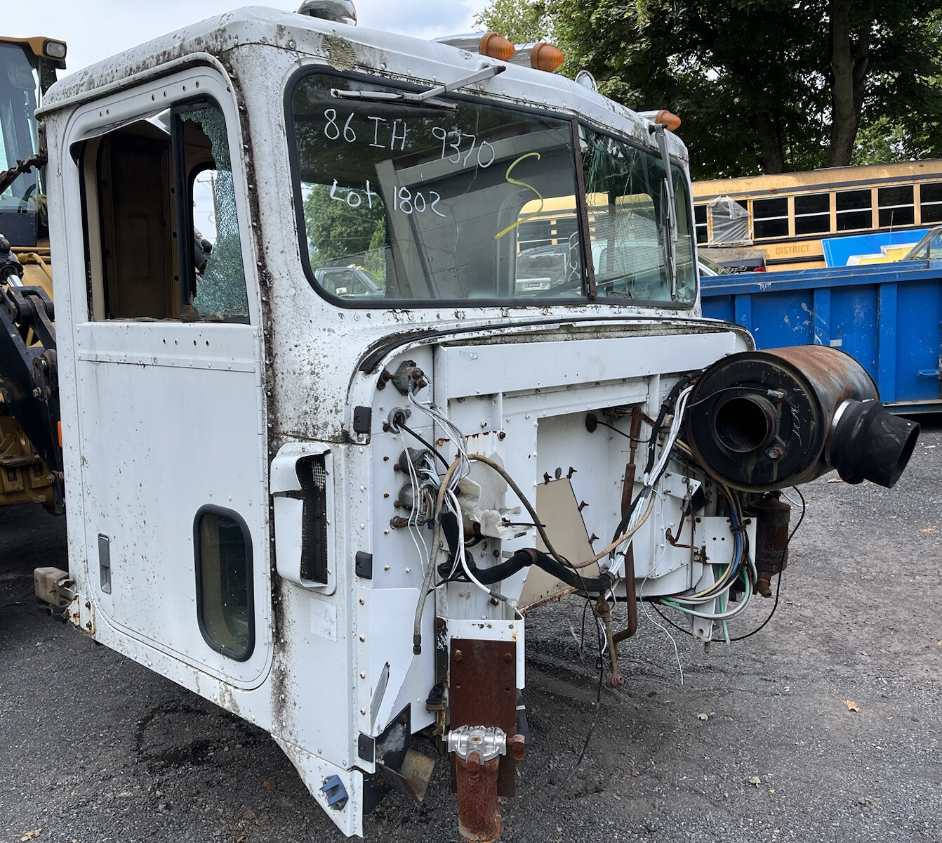 International 9300 Cab Semi Road Tractor Doors Dash Column