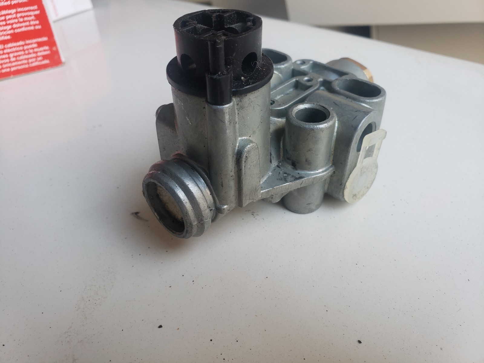 IMXGTA-90554241, Leveling Valve for HD Truck Trailer Parts