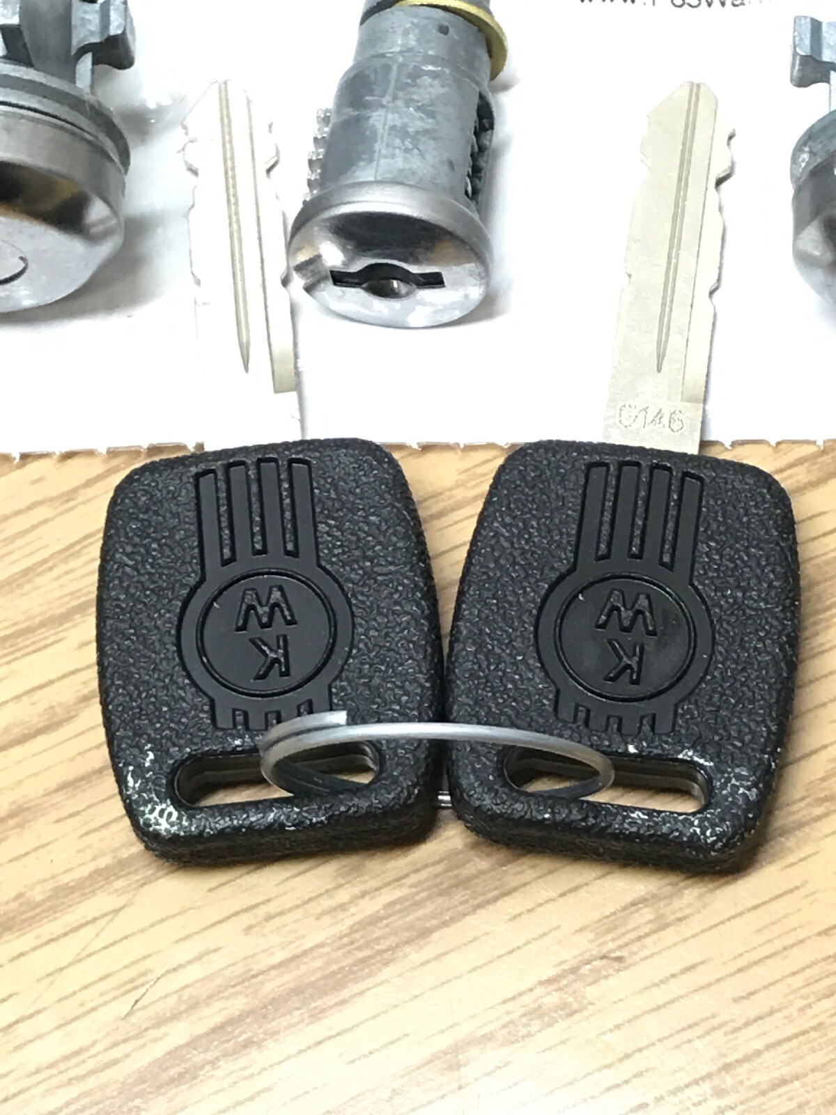 NEW SET of KENWORTH KEYED ALIKE IGNITION and DOOR LOCKS LOCKSET w/ 2 LARGE KEYS