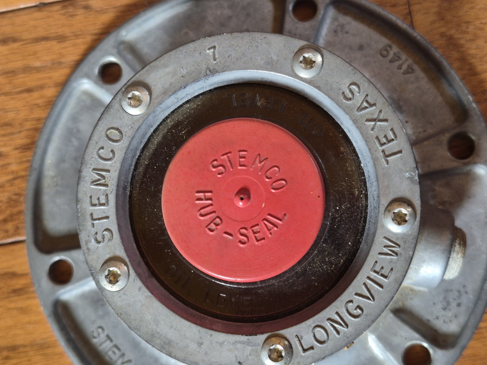 Stemco 343-4149 Wheel Hub Cap 6 Bolts, 5.56″ Bolt Circle, 5/16″ Size, With New