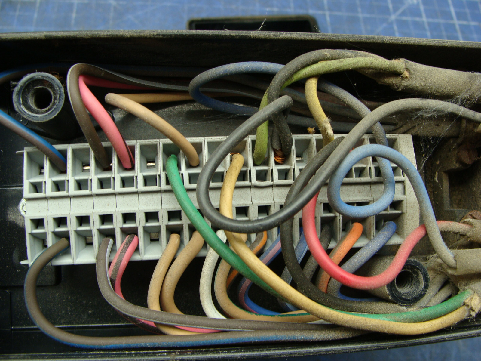 BERG 300634 JUNCTION BOX PULL FROM 2003 CRANE CARRIER LDT2-40