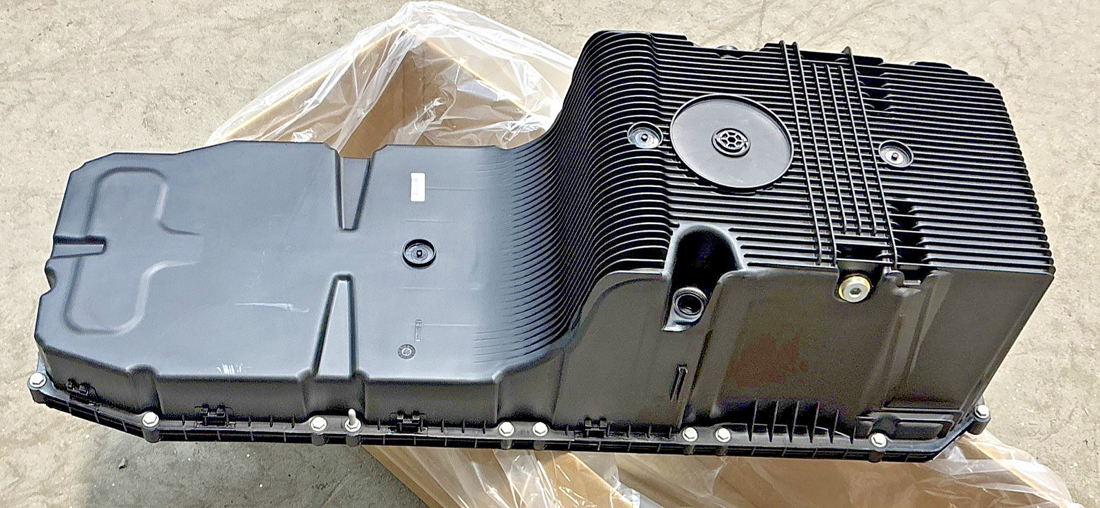 ~ NEW GENUINE PACCAR OEM COMPOSITE FRONT OIL PAN for a MX-13 ENGINE ~ 2154314PE