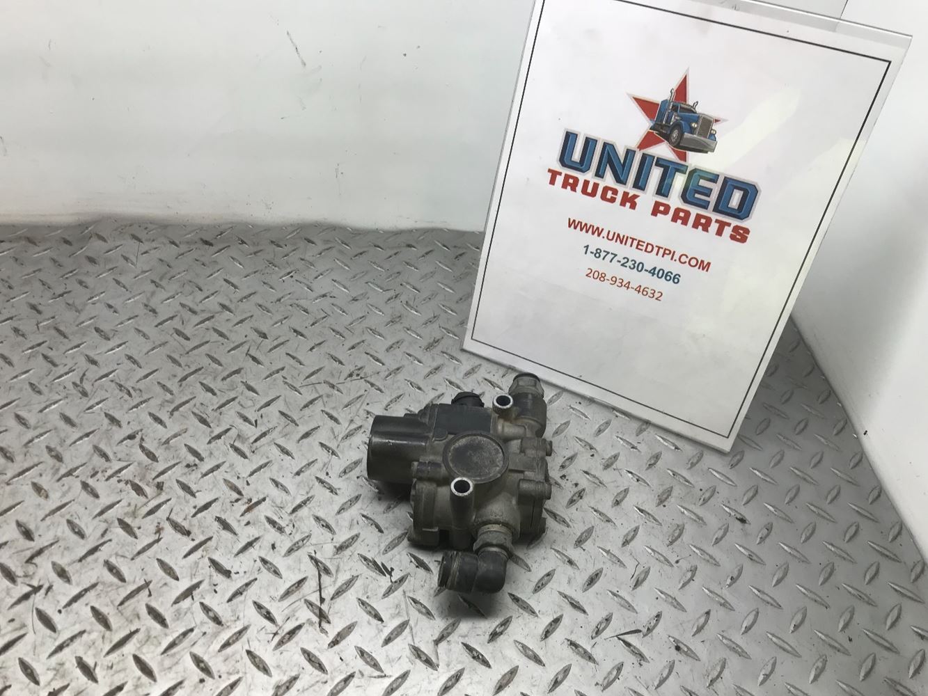 WABCO ABS Relay Valve/Sensor. PN: 472-195-052-0