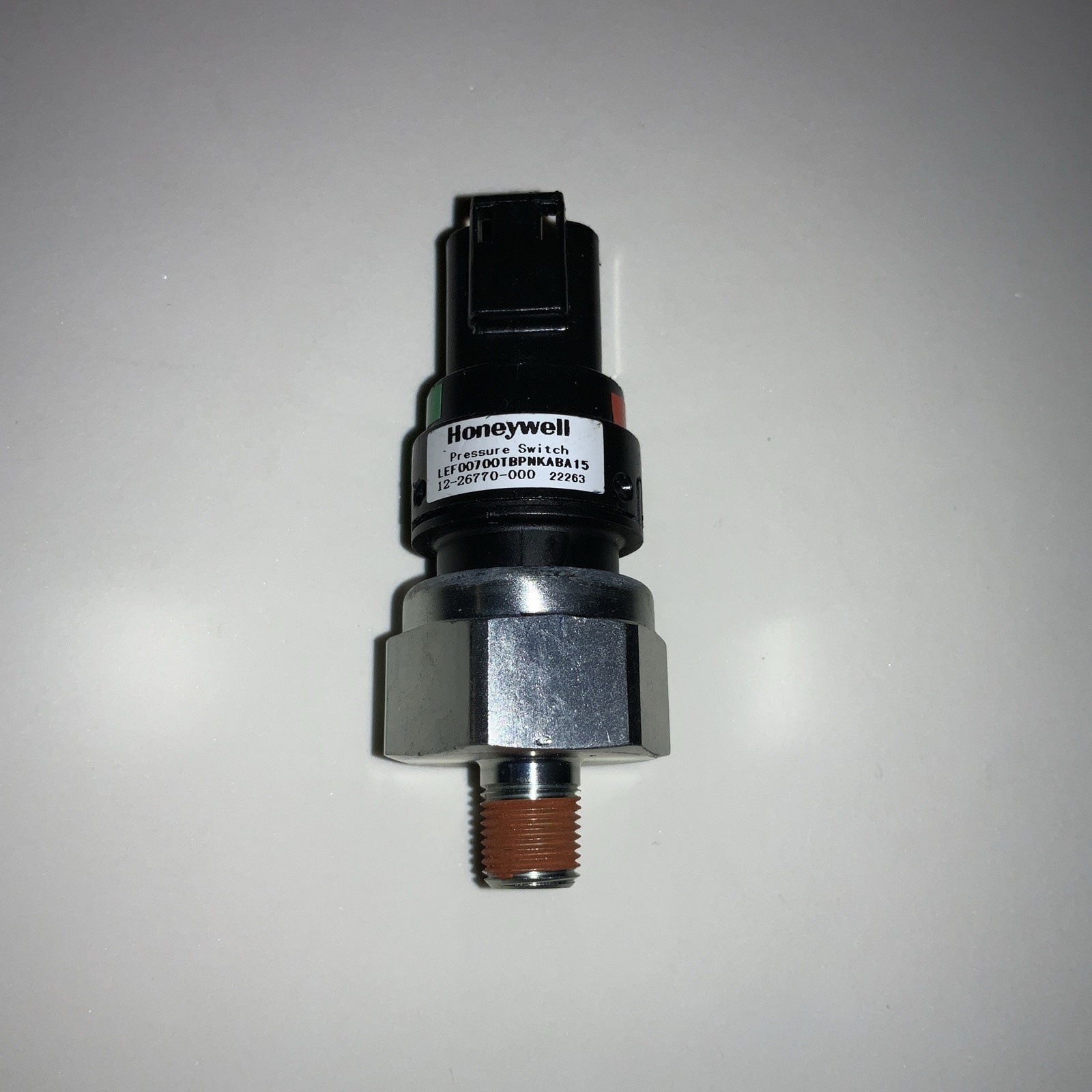 Freightliner Honeywell 12-26770-000 Genuine OEM Pressure Switch-new. (253)