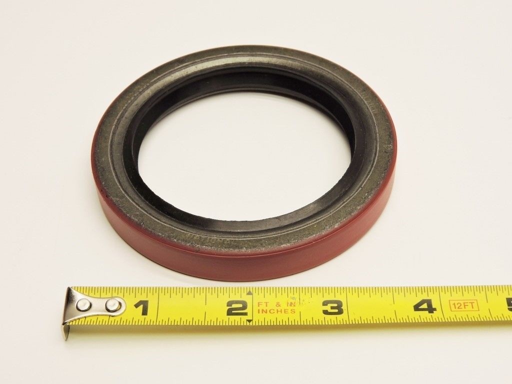 International IHC Navistar Case Output Shaft Oil Seal 333750R91 National New