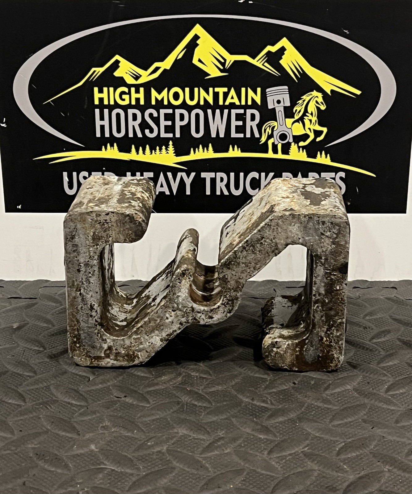 FREIGHTLINER Front Axle Spacer Block P/N: 16-15105-065 (TAG#: 15377)