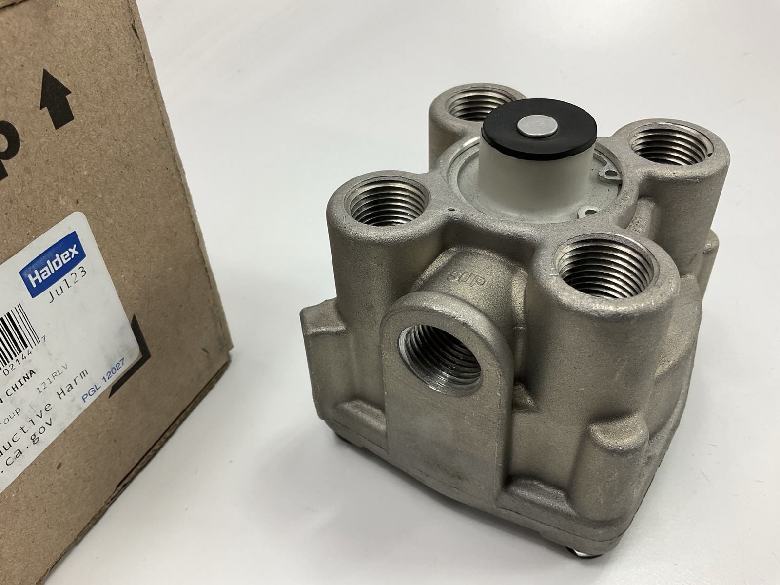 REMAN. Haldex 102626X R 12 Relay Brake Valve