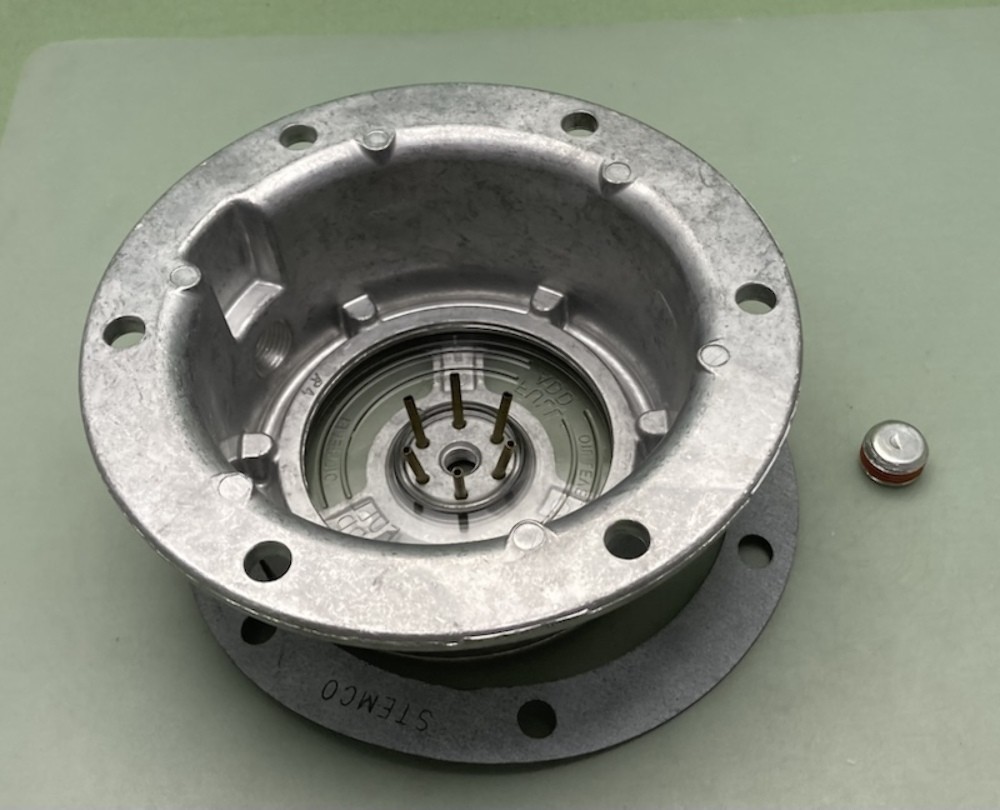 New Genuine Stemco 343-4370 Inflation 6-Hole Oil Hub Cap
