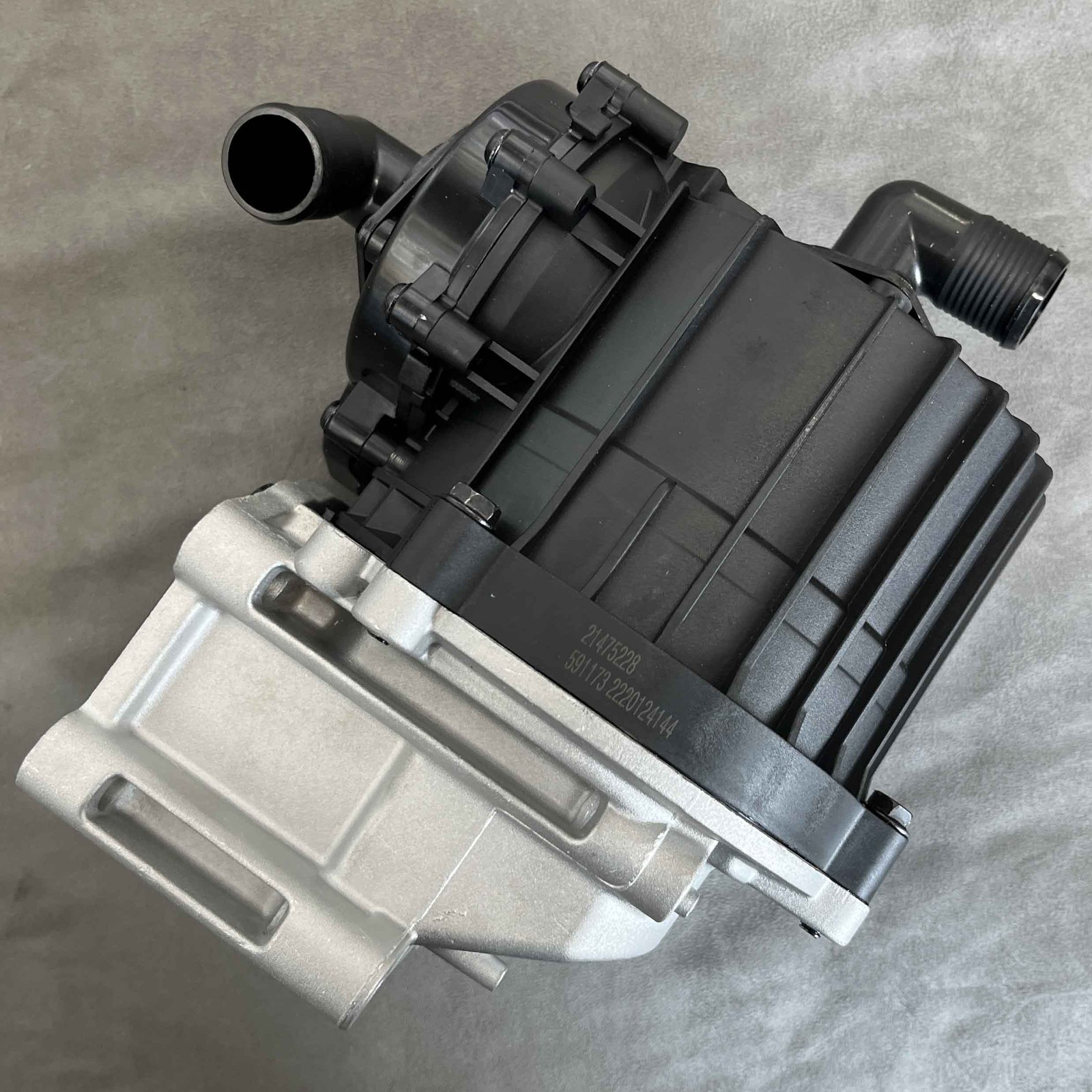 New Oil Crankcase Ventilation Separator for 21122539 21475228 Volvo D13 MP8