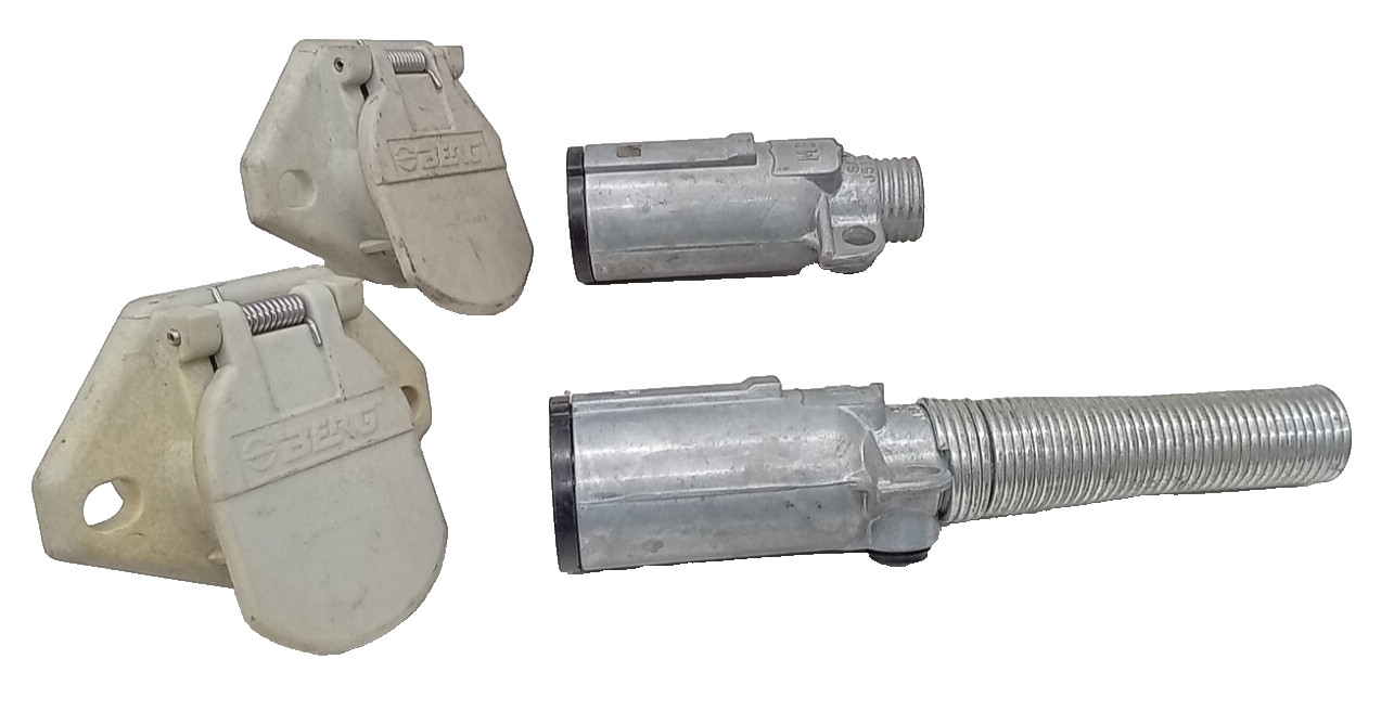 2 QTY NOS BERG SAE J560b 7 Pin Trailer Sockets + SAE J560b Connectors
