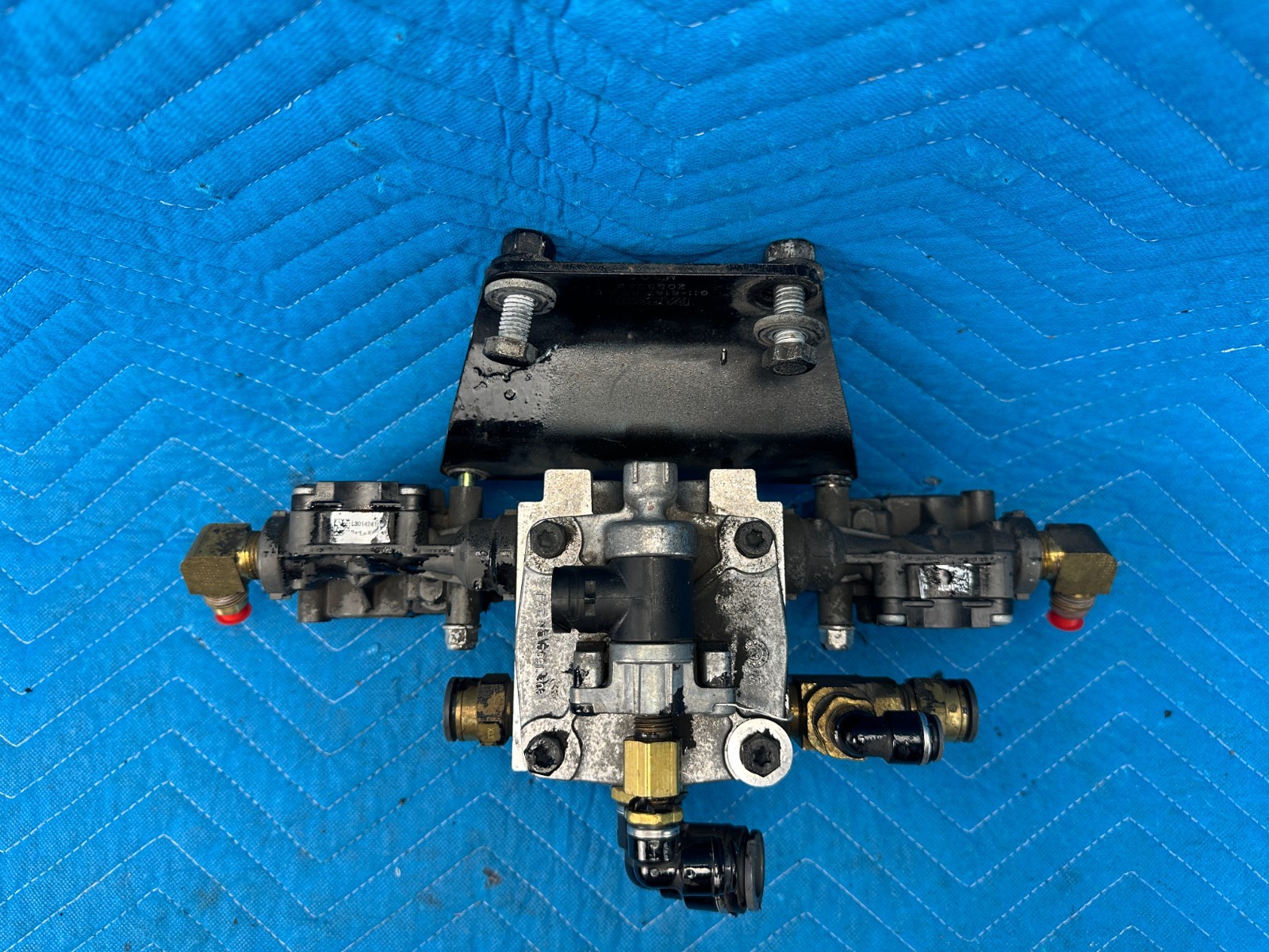 Kenworth T680 Paccar Bendix ABS Brake Traction Valve w/Bracket & Tubes 2023 OEM