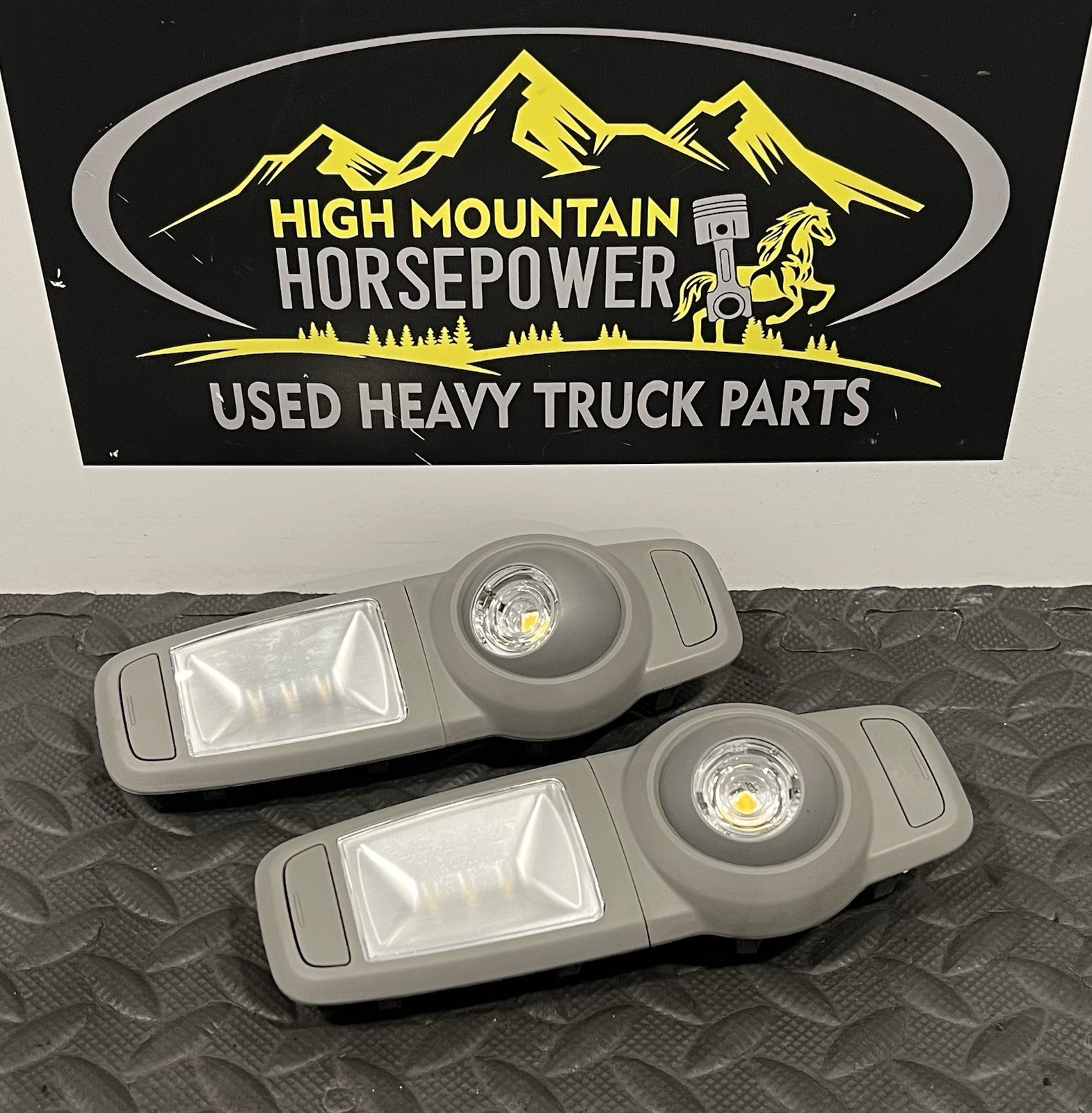 PACCAR PB Overdoor Modular Spot Light Lamp P/N: P54-1213-100711 (TAG# 15179)