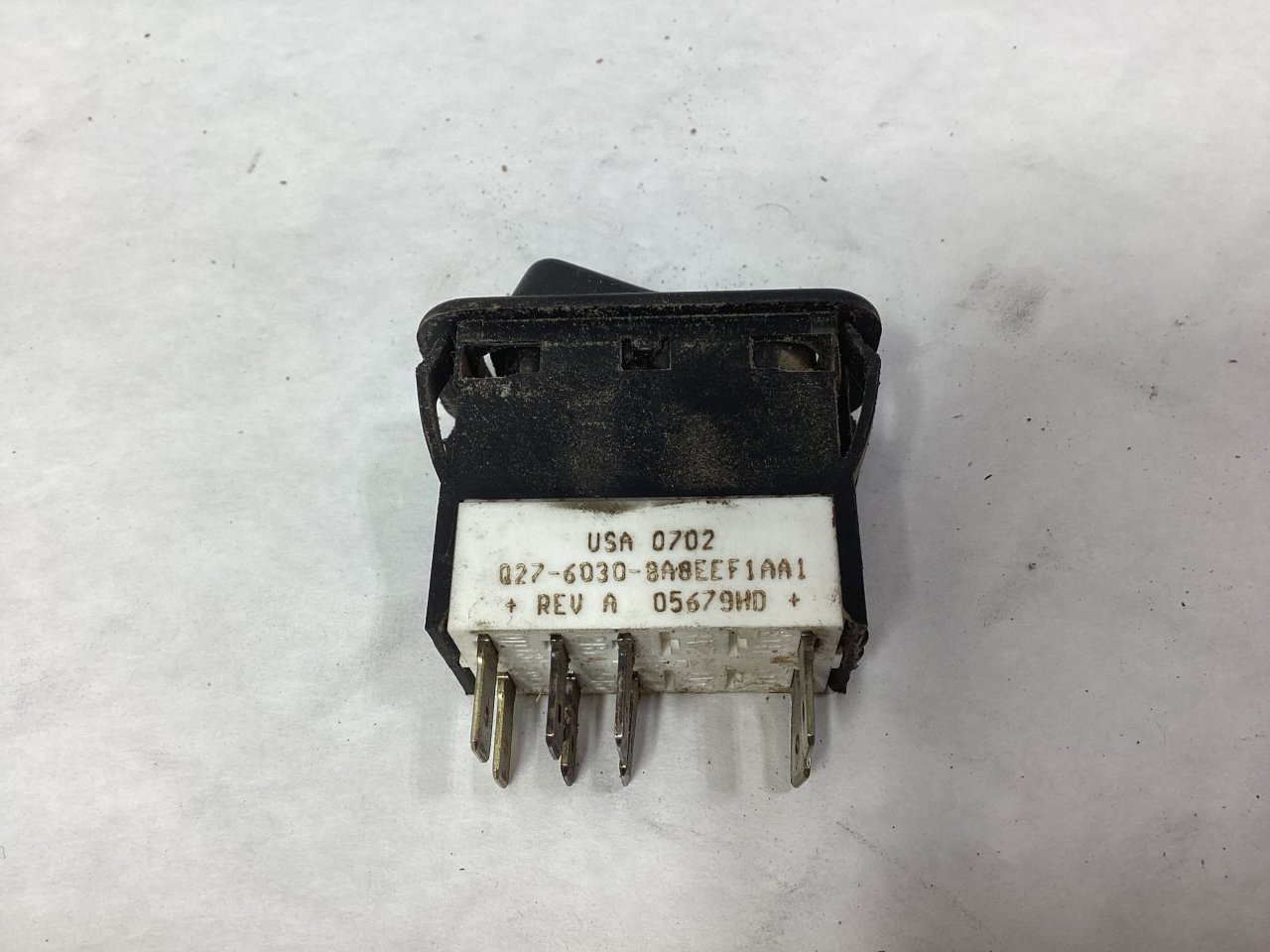 Peterbilt 367 HEADLIGHT Dash/Console Switch – Used | P/N Q2760308A8EEF1AA1
