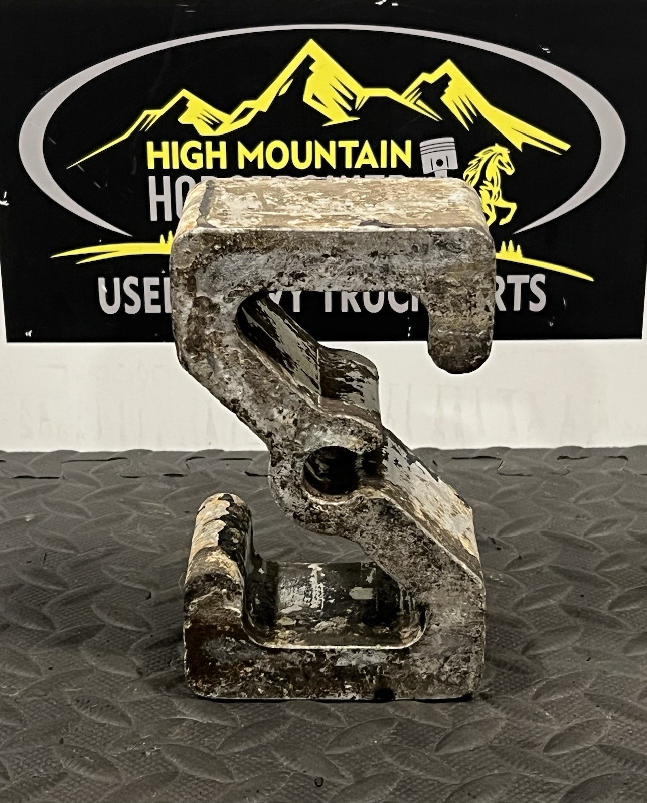 FREIGHTLINER Front Axle Spacer Block P/N: 16-15105-065 (TAG#: 15377)