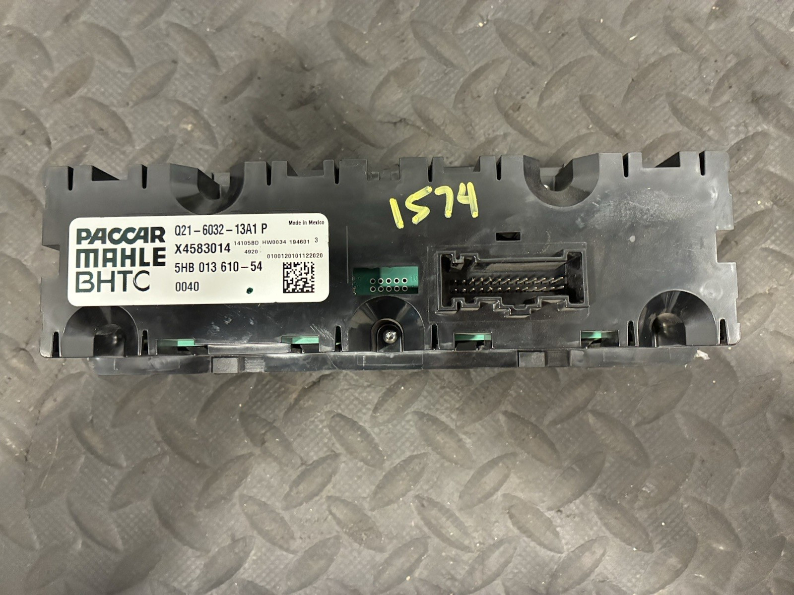 PACCAR / MAHLE (Off PB 579EV) HVAC Control Unit P/N: Q21-6032-13A1 (TAG# 12339)