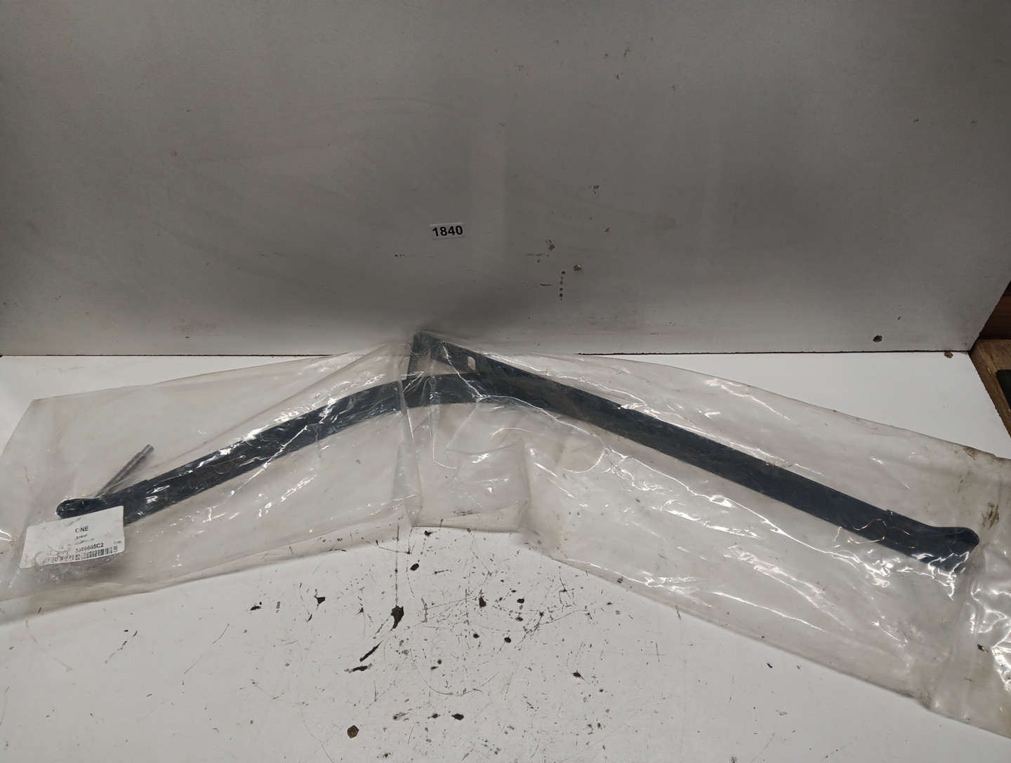(NEW) NAVISTAR FUEL TANK MTG. STRAP P/N 3586665C2 REPLACES #3586665C1 ITEM #1840