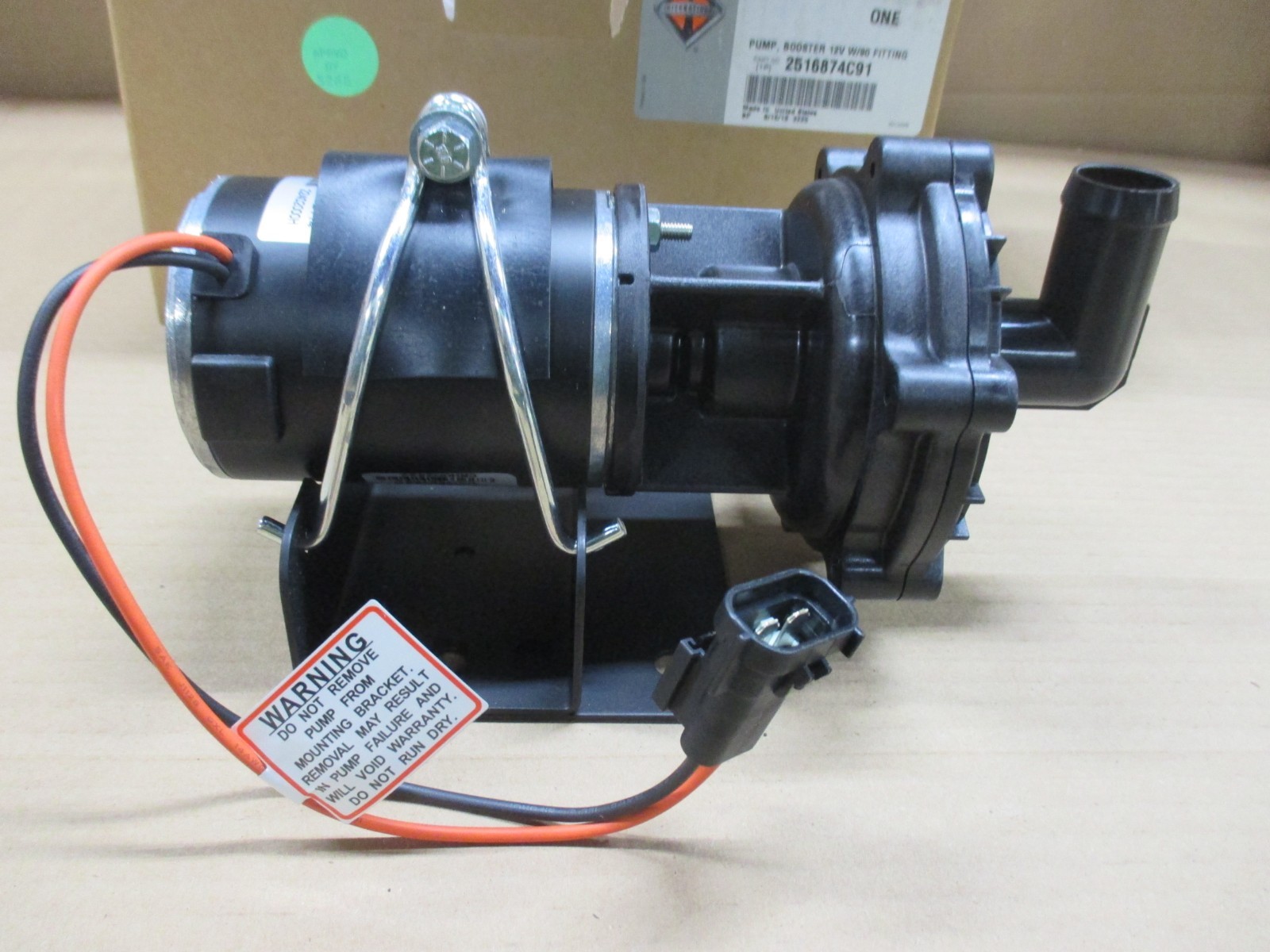 INTERNATIONAL 2516874C91 BOOSTER PUMP 12V W/90 DEGREE FITTING TRUCK PARTS NEW