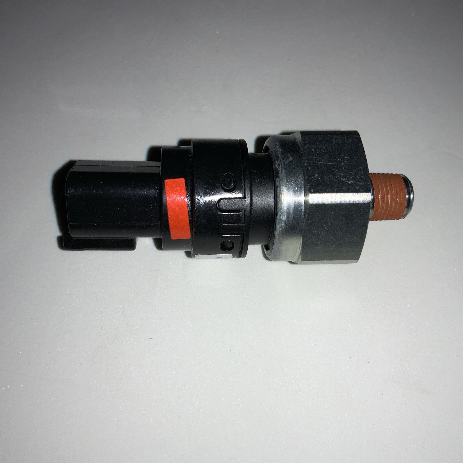 Freightliner Honeywell 12-26770-000 Genuine OEM Pressure Switch-new. (253)
