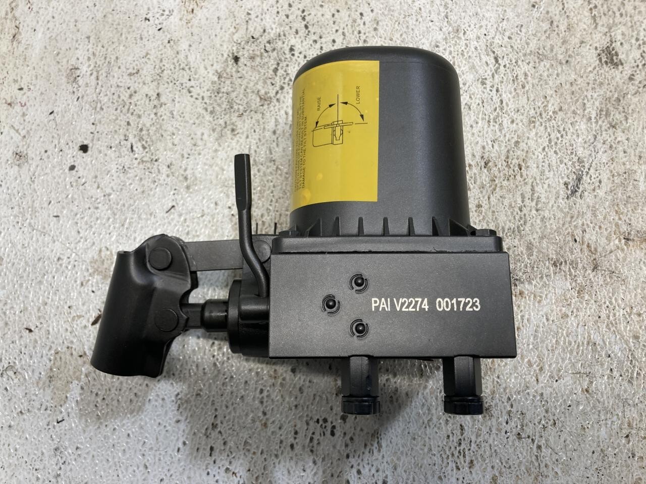 PA EM39620 Cab Jack – New