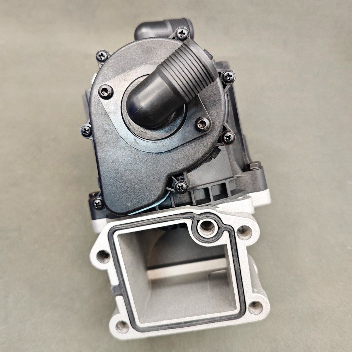 New Oil Crankcase Ventilation Separator for 21122539 21475228 Volvo D13 MP8