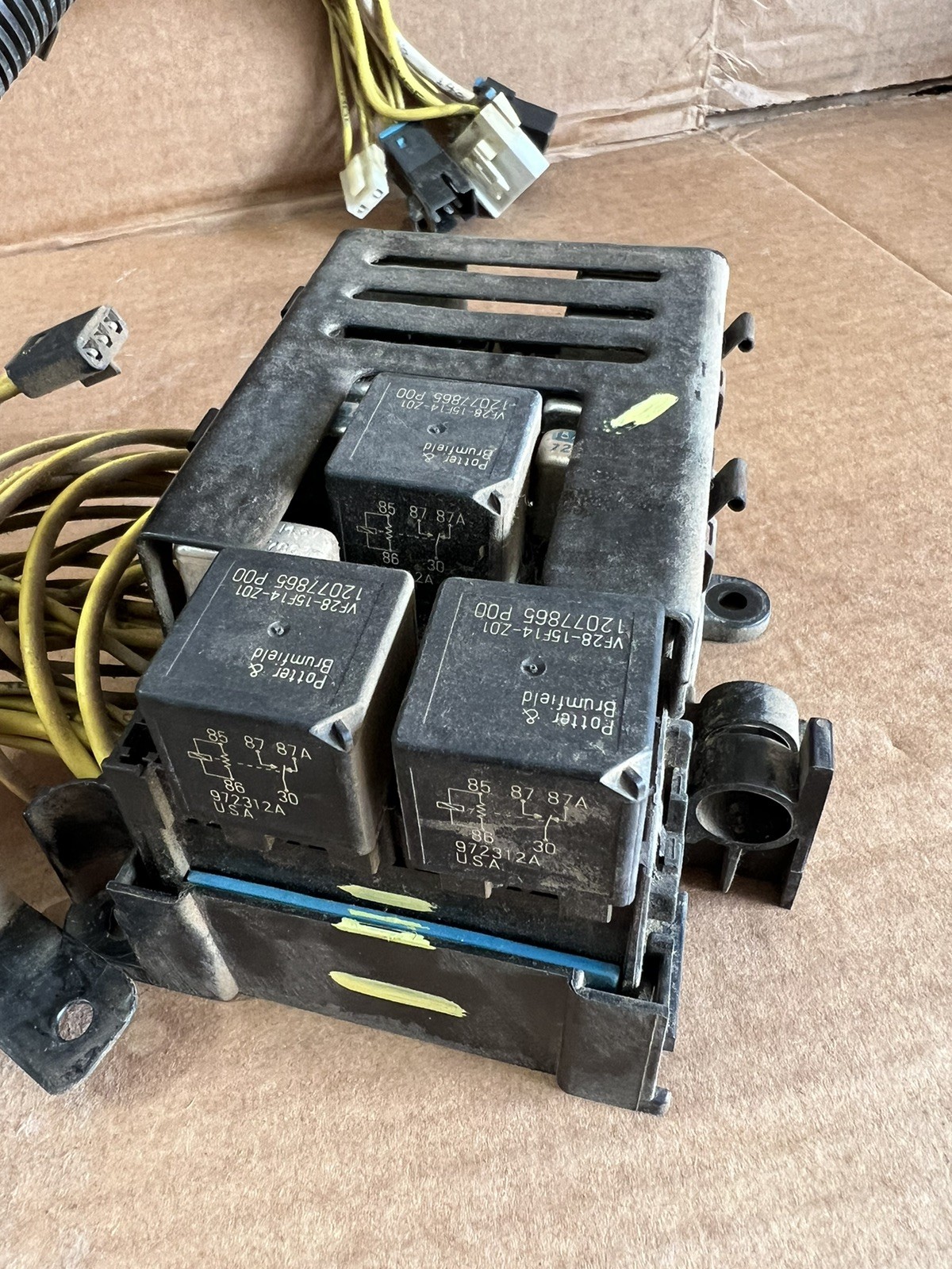 Freightliner Fuse Box Circuit Protection Wiring Wire Harness P/N A06-24054-003