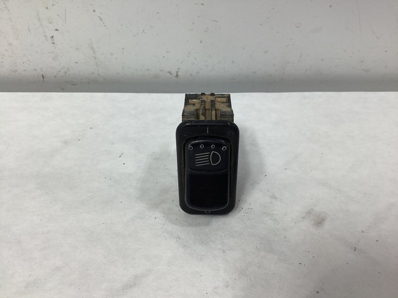 Peterbilt 367 HEADLIGHT Dash/Console Switch – Used | P/N Q2760308A8EEF1AA1