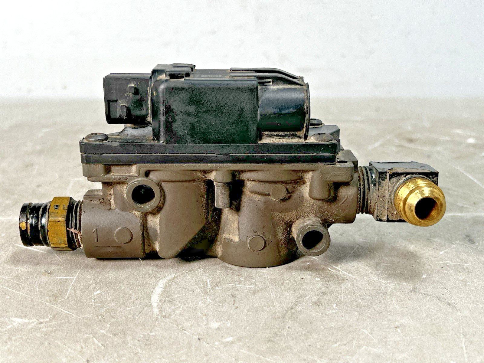 2021 Freightliner WABCO ABS Modulator Solenoid Valve (472-196-051-0) *2786*