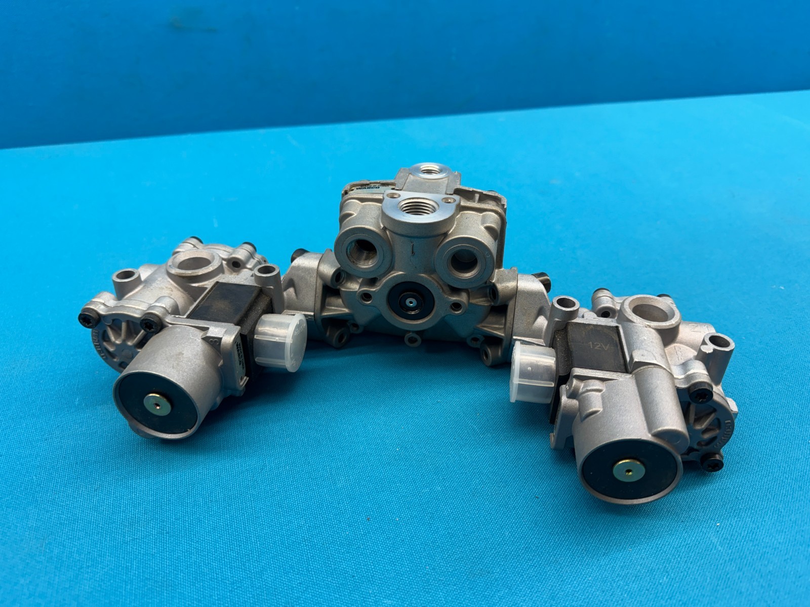 Meritor Wabco 4725001210 Rear Tractor ABS Modulator Valve Package Assembly