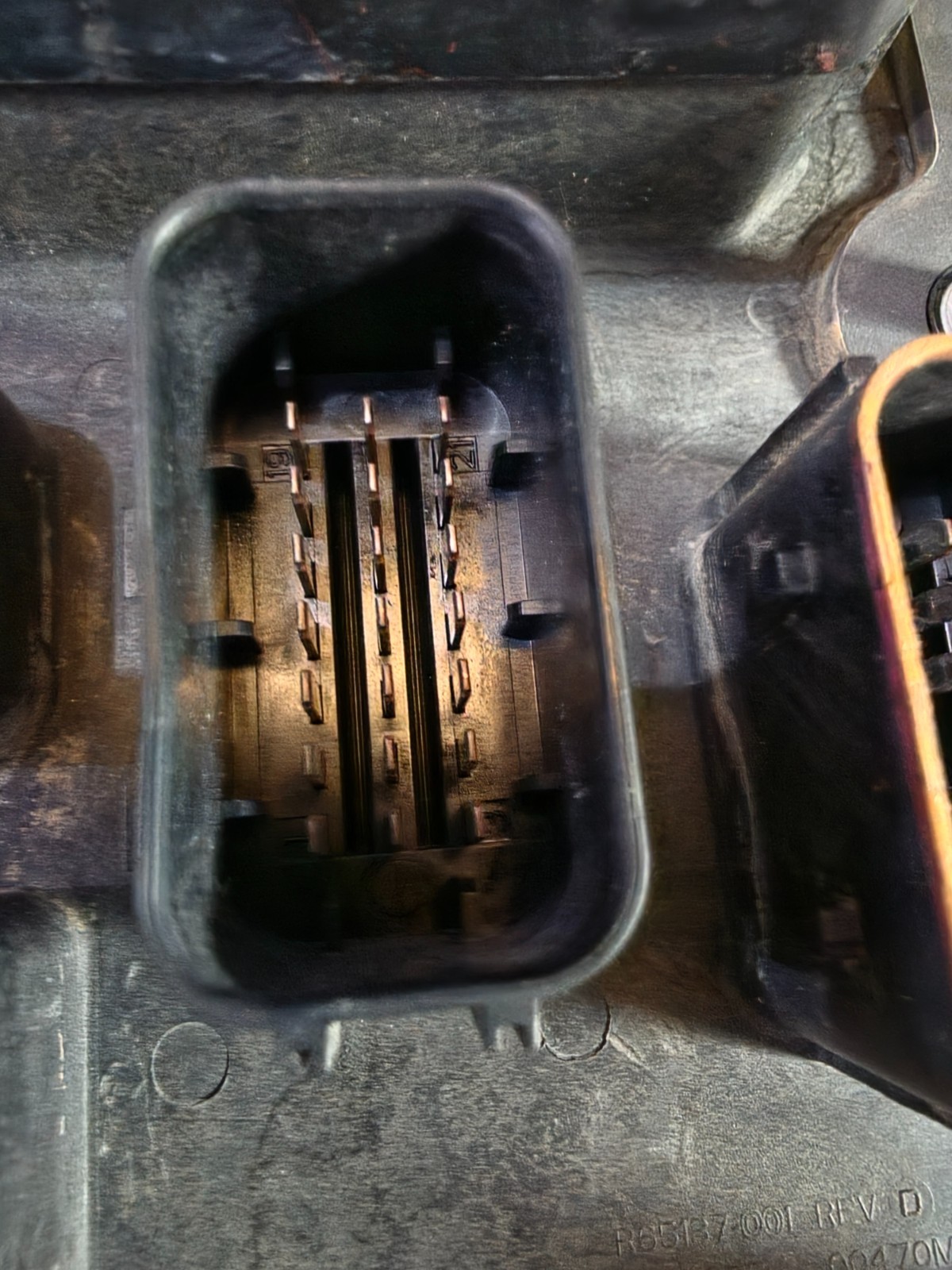 Kenworth T680 PACCAR Fuse Box P27-1147-0200 S53-1293-11E Cab PDC OEM