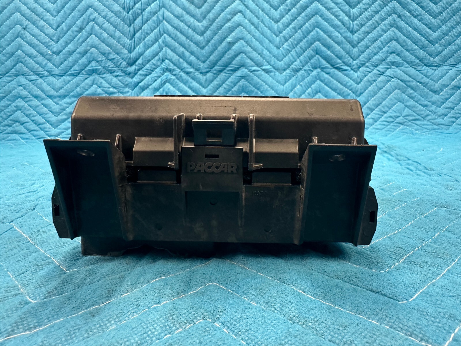 Kenworth T680 Slepper Fuse Box 2023 OEM