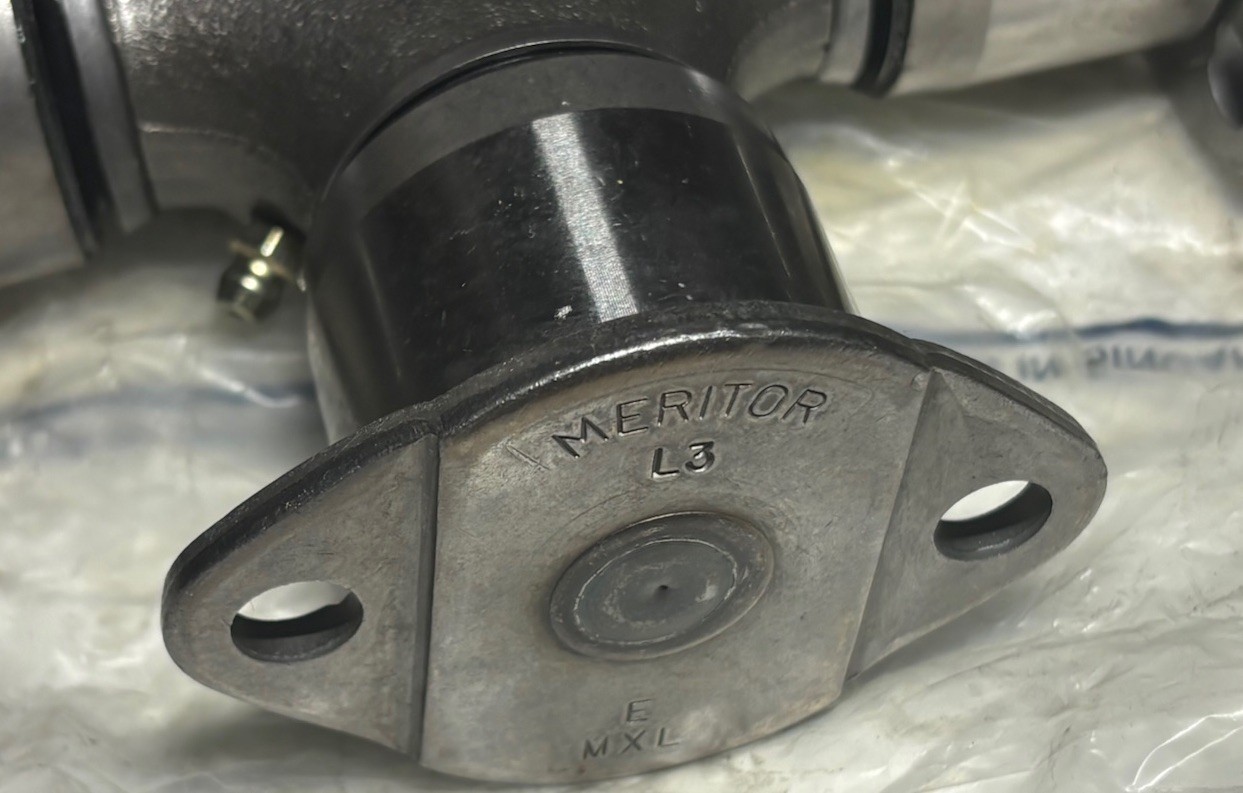 Meritor M280X 1710 U-Joint-MXL Kit Heavy Duty Full-Round / Bearing Plate