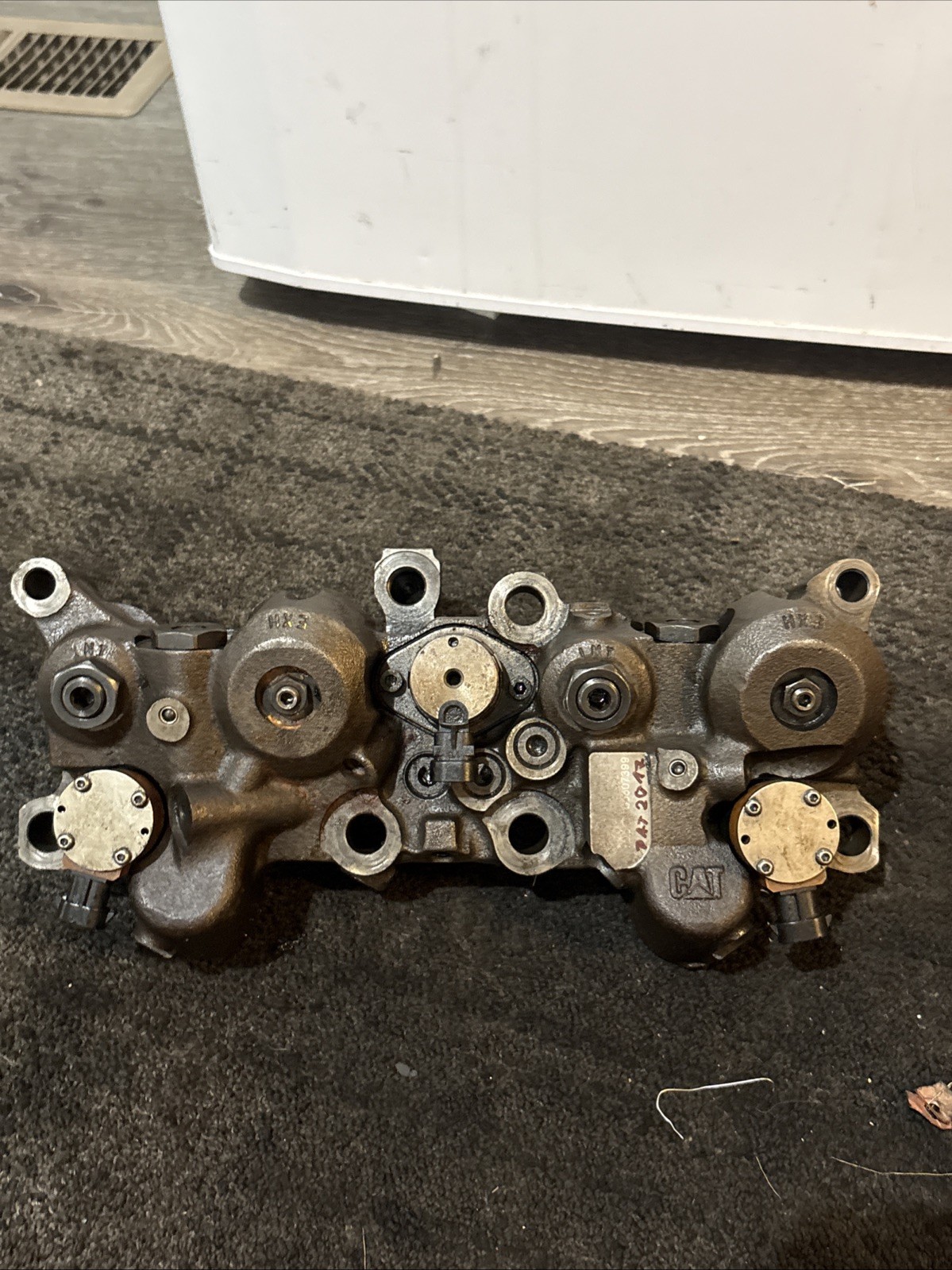 CATERPILLAR C15 Model 6NZ ENGINE JAKE BRAKE 305-0639
