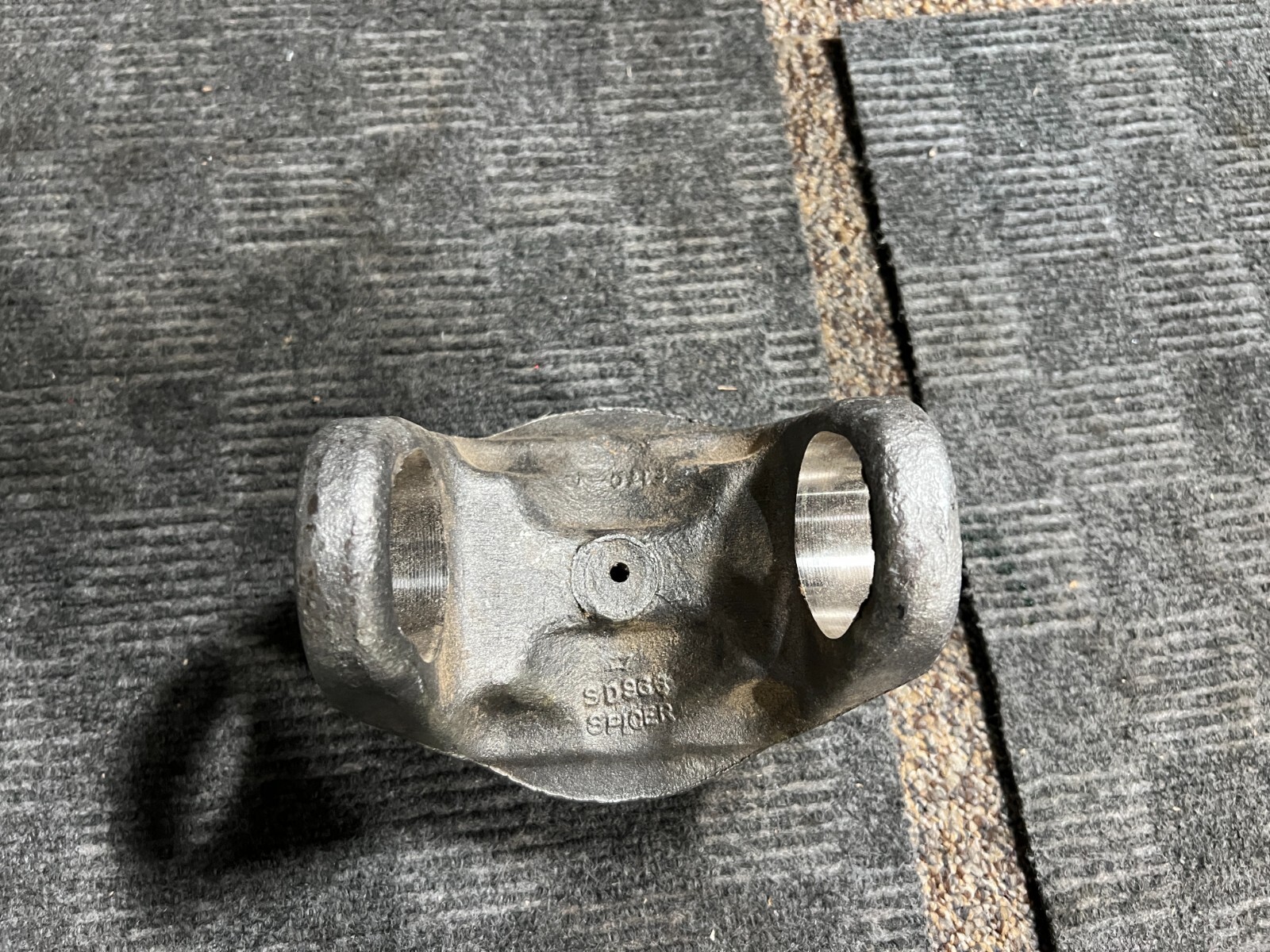 Spicer Drive Shaft Weld On Tube Yoke, Cast Iron SD966