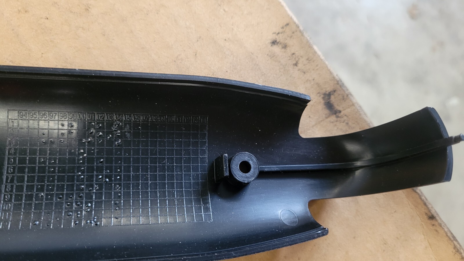 6402503, 613720152-PDC GENUINE VOLVO OEM RH LOWER ARM COVER NOS NO HDWE
