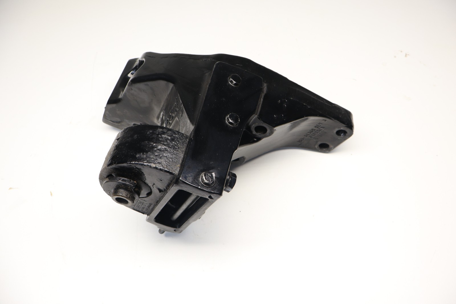 2023 PETERBILT 579 PACCAR RIGHT CAB MOUNT BRACKET A85-6136R