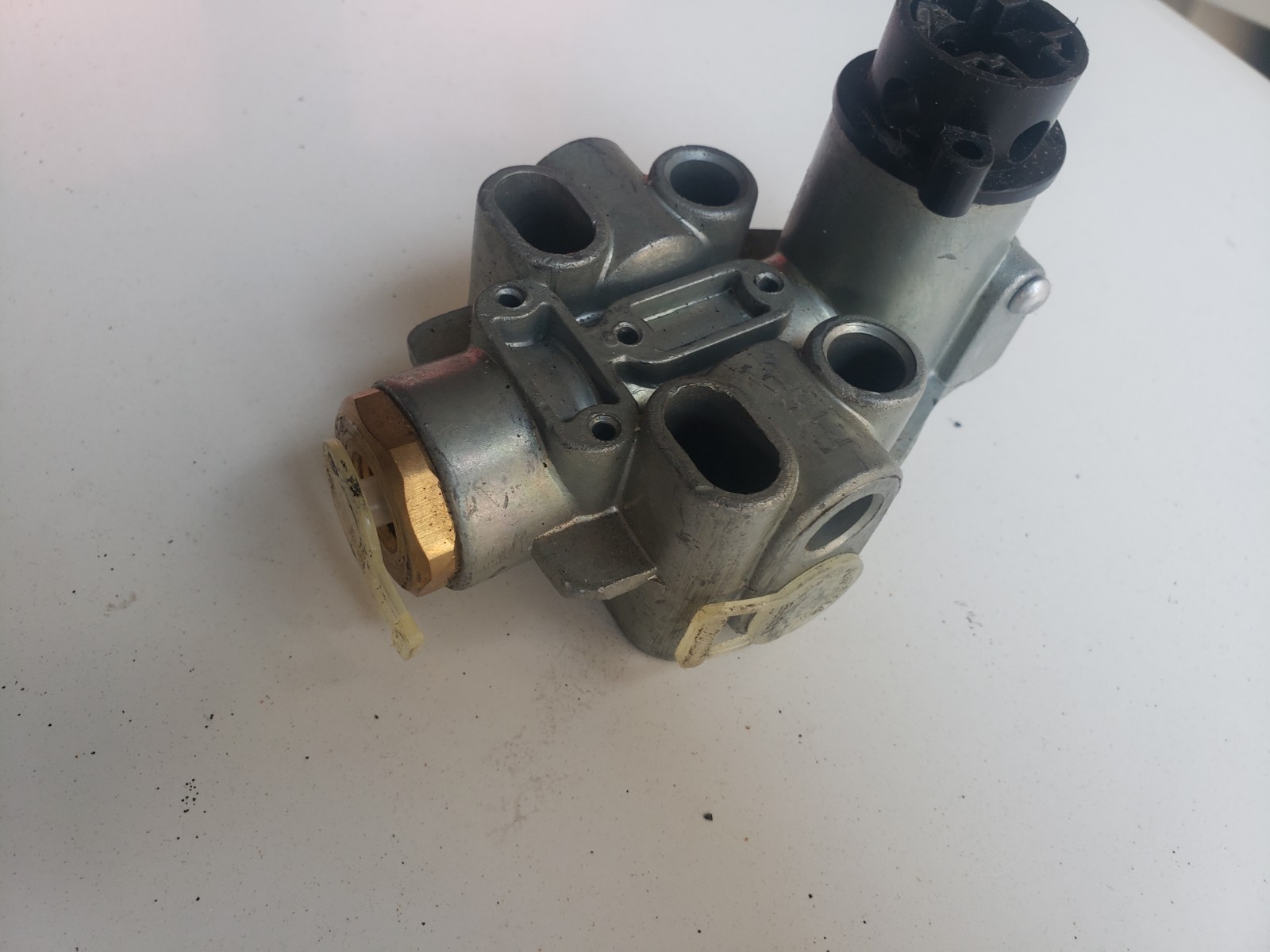 IMXGTA-90554241, Leveling Valve for HD Truck Trailer Parts