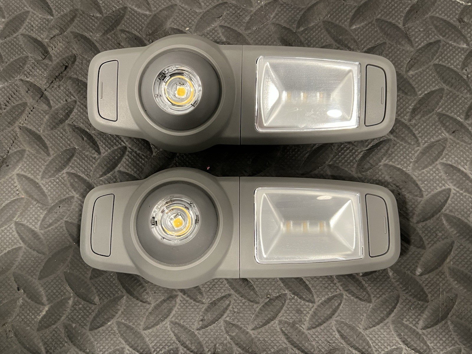 PACCAR PB Overdoor Modular Spot Light Lamp P/N: P54-1213-100711 (TAG# 15179)