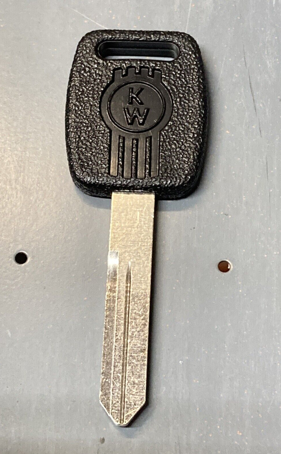 BRAND NEW ORIGINAL KENWORTH LOGO LONG KENWORTH UNCUT BLANK TRUCK KEY 520030BLANK