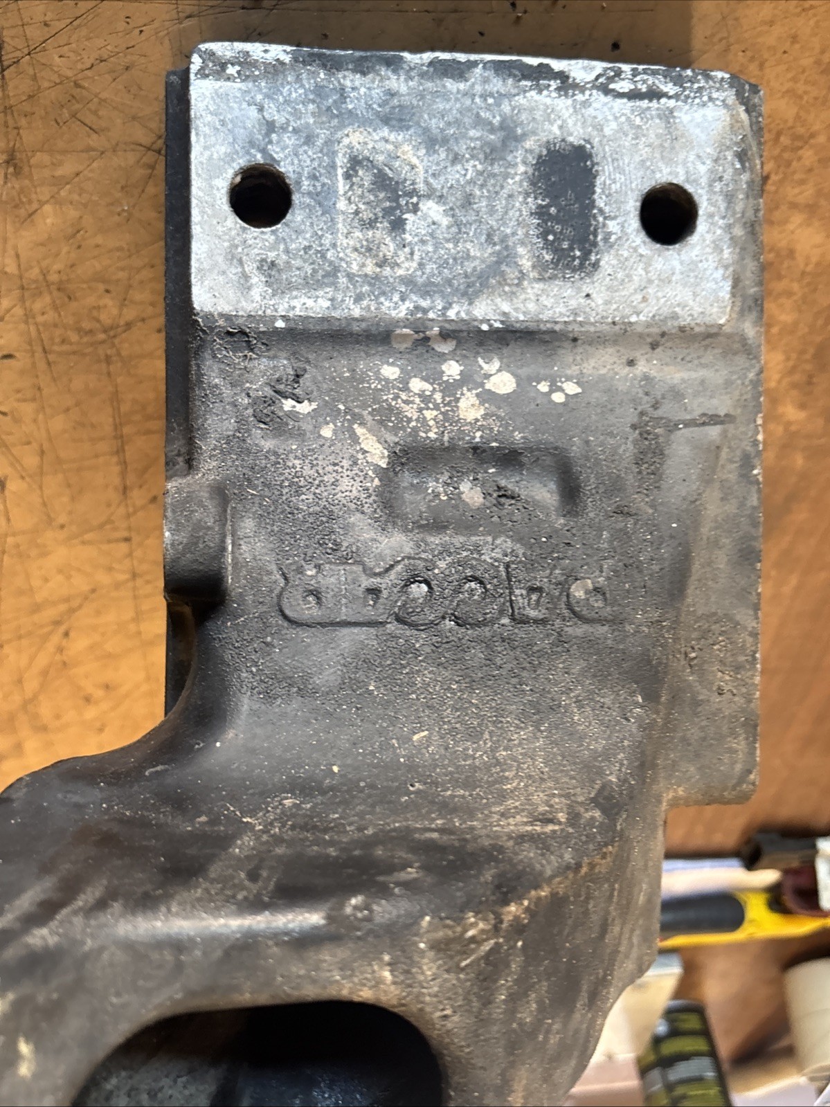 PACCAR FRONT CAB SUPPORT BRACKET LH A85 6136
