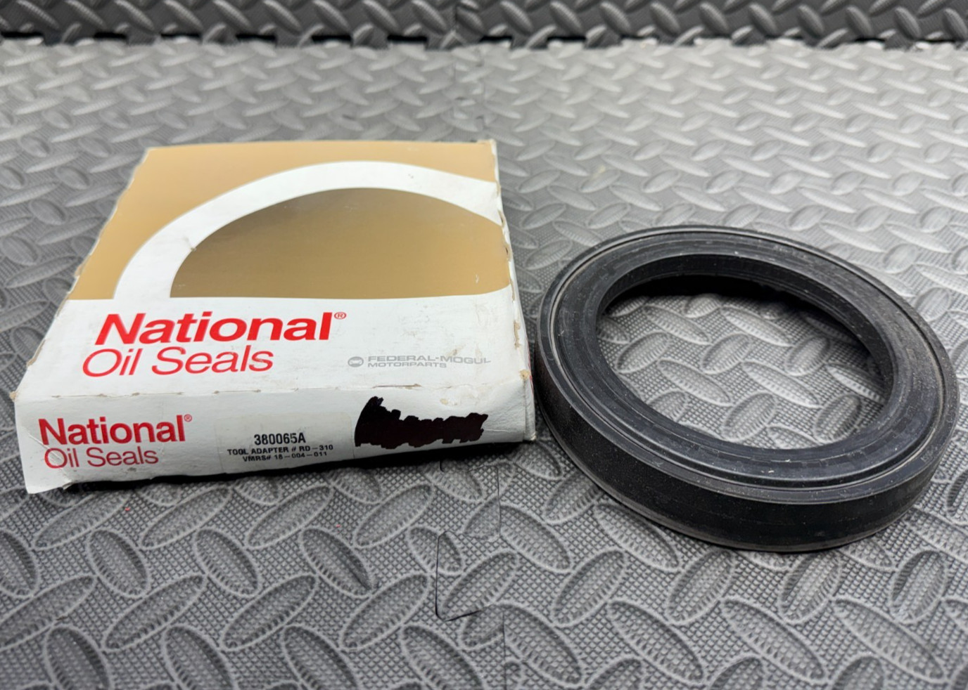 National 380065A Federal Mogul Trailer Axle Wheel Oil Seal